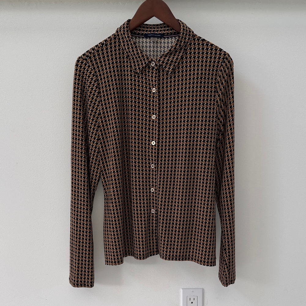 Tommy Hilfiger Blouse | Size Medium | Brown Pattern | Wrinkle-Free | Button-Up